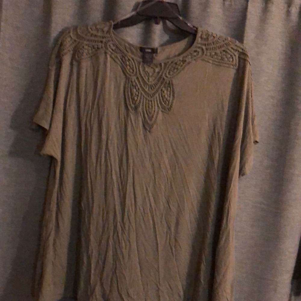 Leebe Lace Shoulder Top
